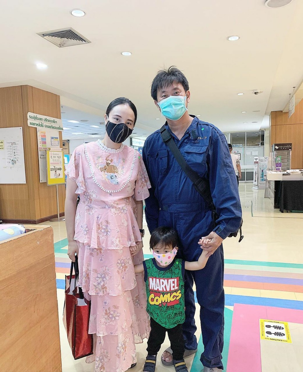 "กุญแจซอล" เผยภาพครอบครัวล่าสุด บอกข่าวดีด้วยตัวเอง กำลังอุ้มท้องลูกคนที่ 2 "กุญแจซอล" เผยภาพครอบครัวล่าสุด บอกข่าวดีด้วยตัวเอง กำลังอุ้มท้องลูกคนที่ 2