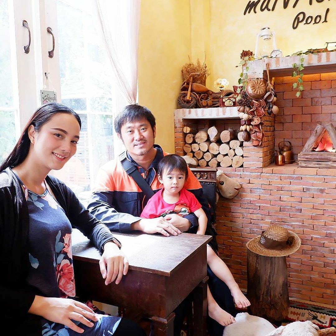 "กุญแจซอล" เผยภาพครอบครัวล่าสุด บอกข่าวดีด้วยตัวเอง กำลังอุ้มท้องลูกคนที่ 2 "กุญแจซอล" เผยภาพครอบครัวล่าสุด บอกข่าวดีด้วยตัวเอง กำลังอุ้มท้องลูกคนที่ 2