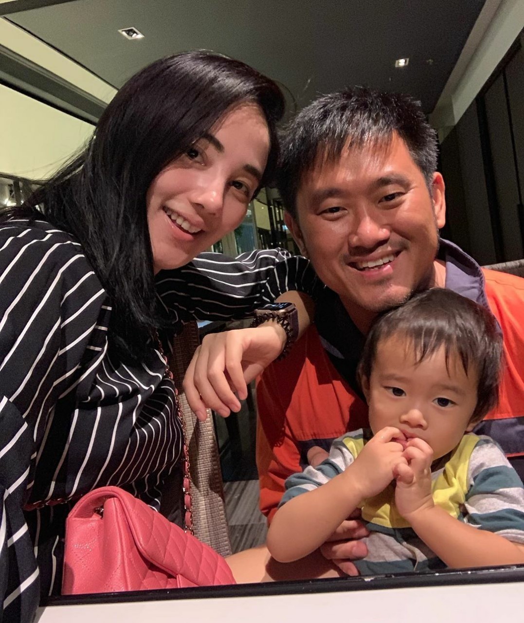 "กุญแจซอล" เผยภาพครอบครัวล่าสุด บอกข่าวดีด้วยตัวเอง กำลังอุ้มท้องลูกคนที่ 2 "กุญแจซอล" เผยภาพครอบครัวล่าสุด บอกข่าวดีด้วยตัวเอง กำลังอุ้มท้องลูกคนที่ 2