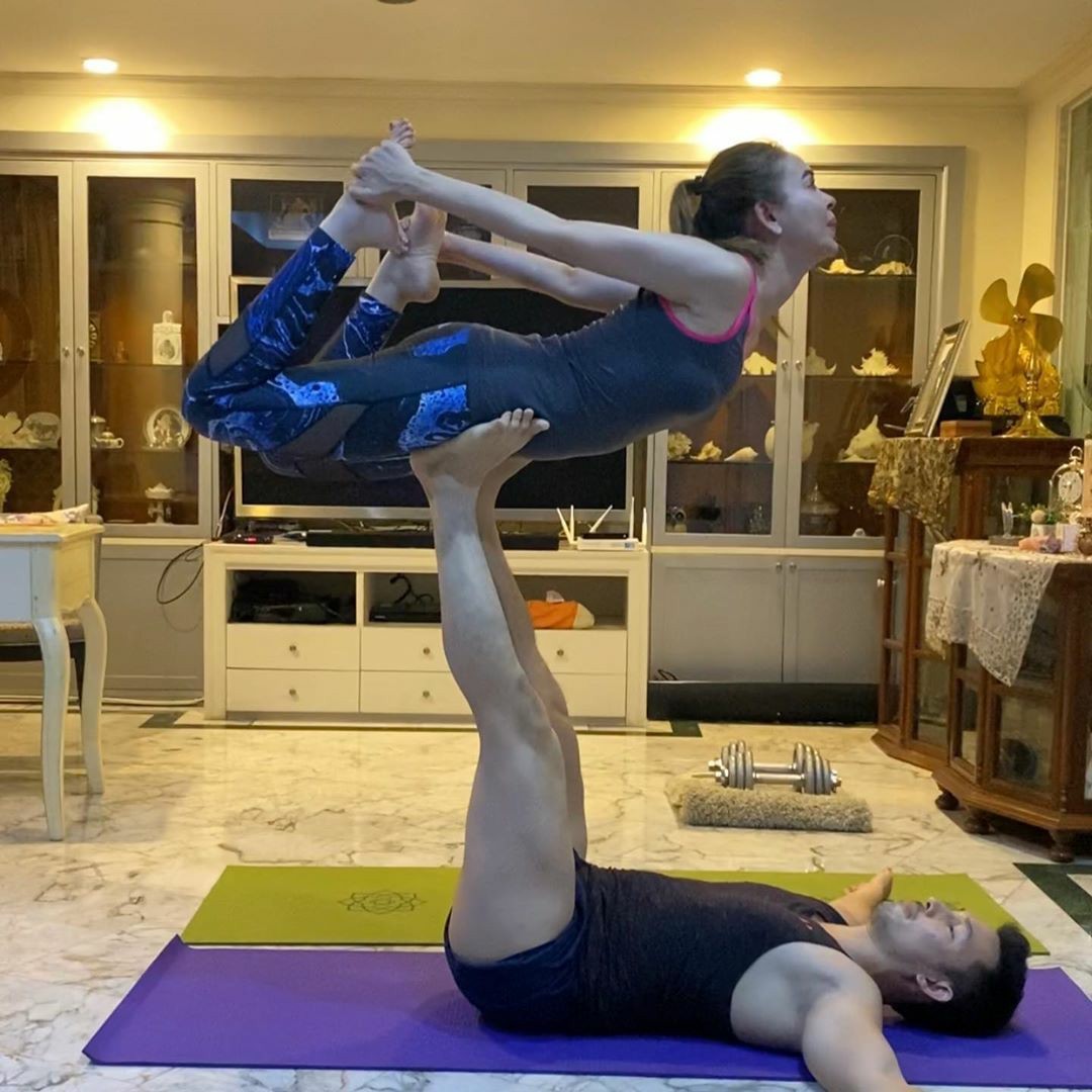 "อั้ม อธิชาติ" เผยคลิปน่ารักๆ ออกกำลังกายคู่ "นัท มีเรีย" แต่ตอนจบฮามาก