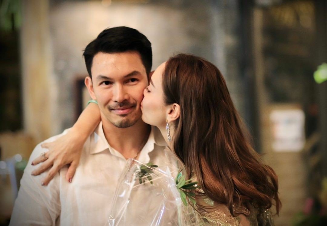 "อั้ม อธิชาติ" เผยคลิปน่ารักๆ ออกกำลังกายคู่ "นัท มีเรีย" แต่ตอนจบฮามาก