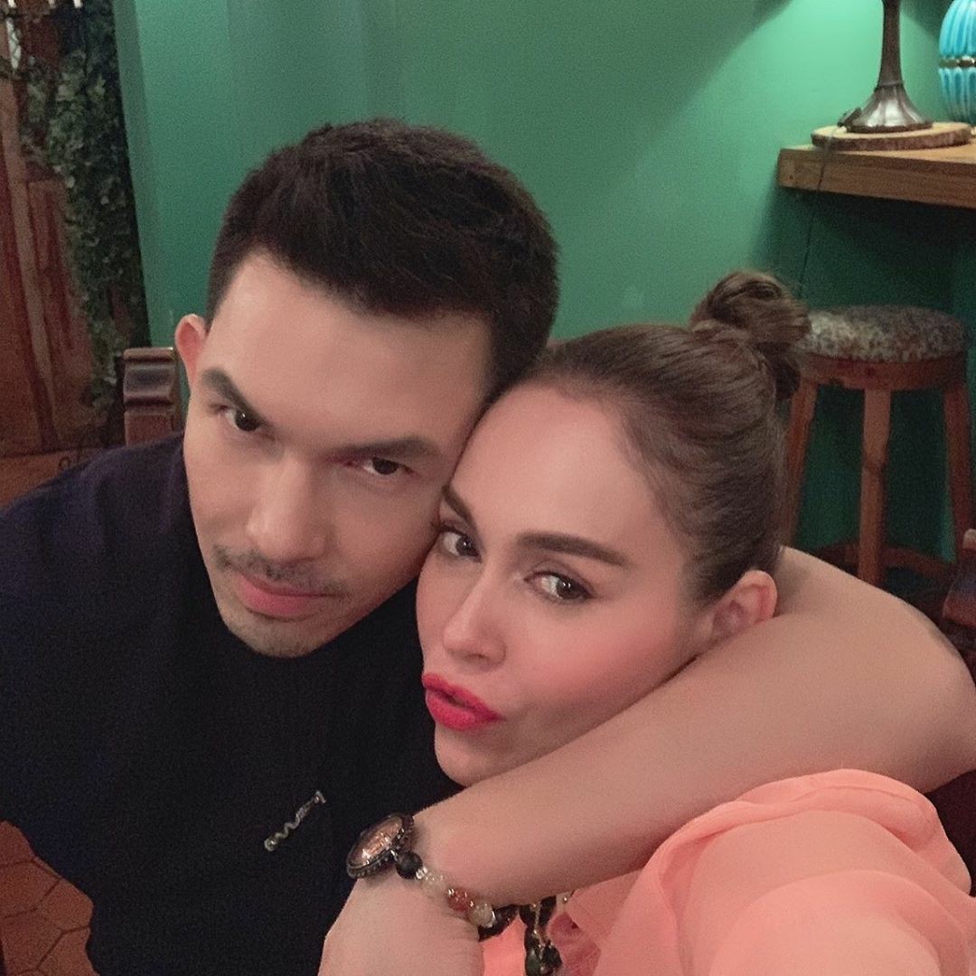 "อั้ม อธิชาติ" เผยคลิปน่ารักๆ ออกกำลังกายคู่ "นัท มีเรีย" แต่ตอนจบฮามาก