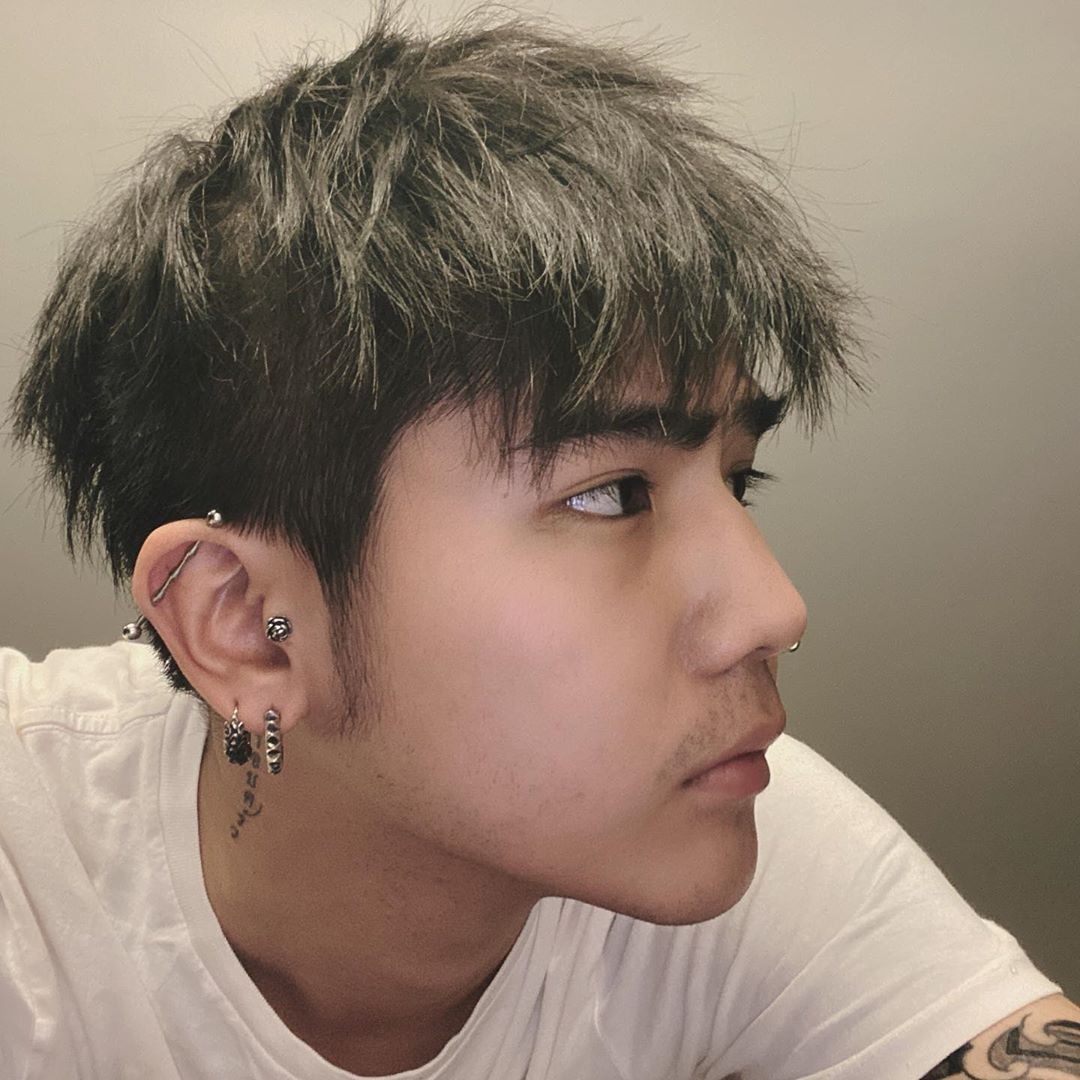 "นิก คุณาธิป" ถามหามารยาท? โพสต์ภาพจูบ แต่ชาวเน็ตด่าแรง "ทำไมมึ- เป็นคนแบบนี้"