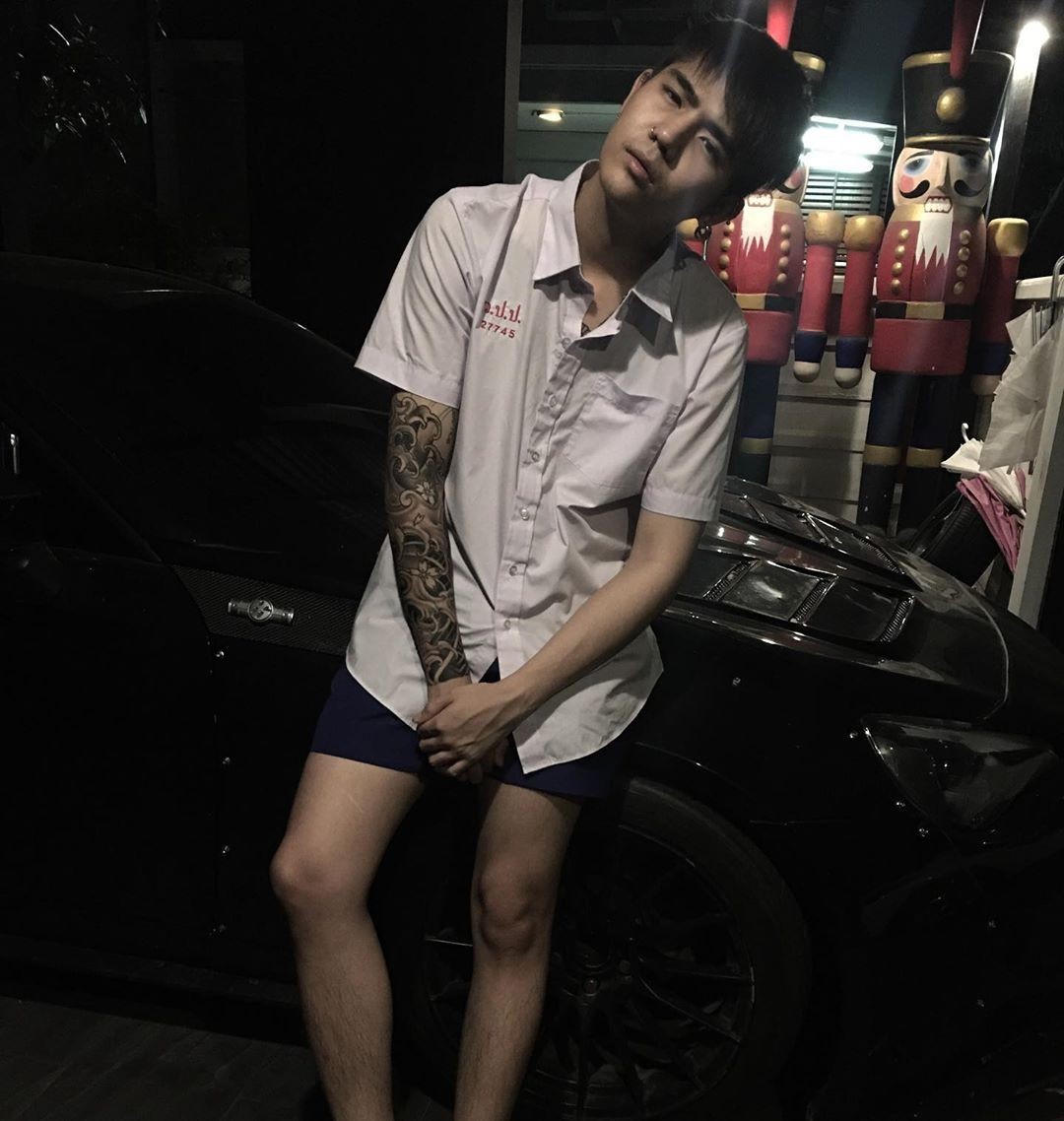 "นิก คุณาธิป" ถามหามารยาท? โพสต์ภาพจูบ แต่ชาวเน็ตด่าแรง "ทำไมมึ- เป็นคนแบบนี้"