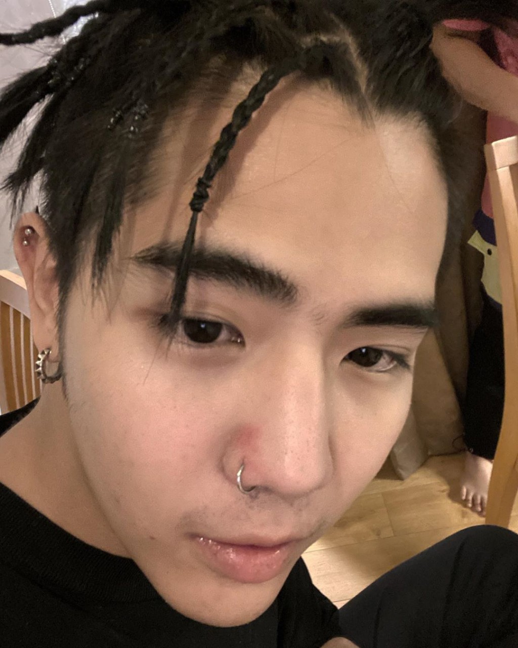 "นิก คุณาธิป" ถามหามารยาท? โพสต์ภาพจูบ แต่ชาวเน็ตด่าแรง "ทำไมมึ- เป็นคนแบบนี้"