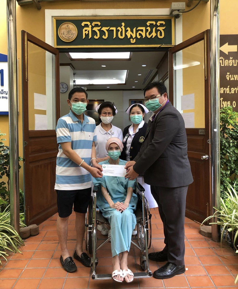 "นิ้ง กุลสตรี" มอบเงินบริจาคให้ศิริราชมูลนิธิ แฟนๆ ส่งกำลังใจป่วยไขกระดูกบกพร่อง