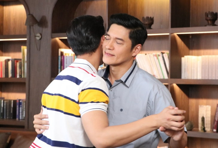 "ตะวันอาบดาว" หักมุมพีค! "พล-เอิร์ธ" ฉากเปิดตัวคู่รักลับๆ ทำสนั่นโซเชียล "ตะวันอาบดาว" หักมุมพีค! "พล-เอิร์ธ" ฉากเปิดตัวคู่รักลับๆ ทำสนั่นโซเชียล