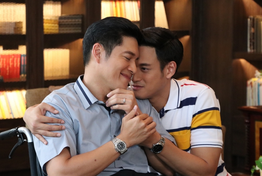"ตะวันอาบดาว" หักมุมพีค! "พล-เอิร์ธ" ฉากเปิดตัวคู่รักลับๆ ทำสนั่นโซเชียล "ตะวันอาบดาว" หักมุมพีค! "พล-เอิร์ธ" ฉากเปิดตัวคู่รักลับๆ ทำสนั่นโซเชียล