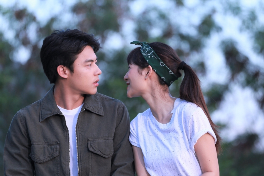 "หมาก" มึนหนัก โดน "มิว" กับแก๊งเพื่อนตลบหลังจับส่งตัวเข้าหอ "อกเกือบหักแอบรักคุณสามี" "หมาก" มึนหนัก โดน "มิว" กับแก๊งเพื่อนตลบหลังจับส่งตัวเข้าหอ "อกเกือบหักแอบรักคุณสามี"