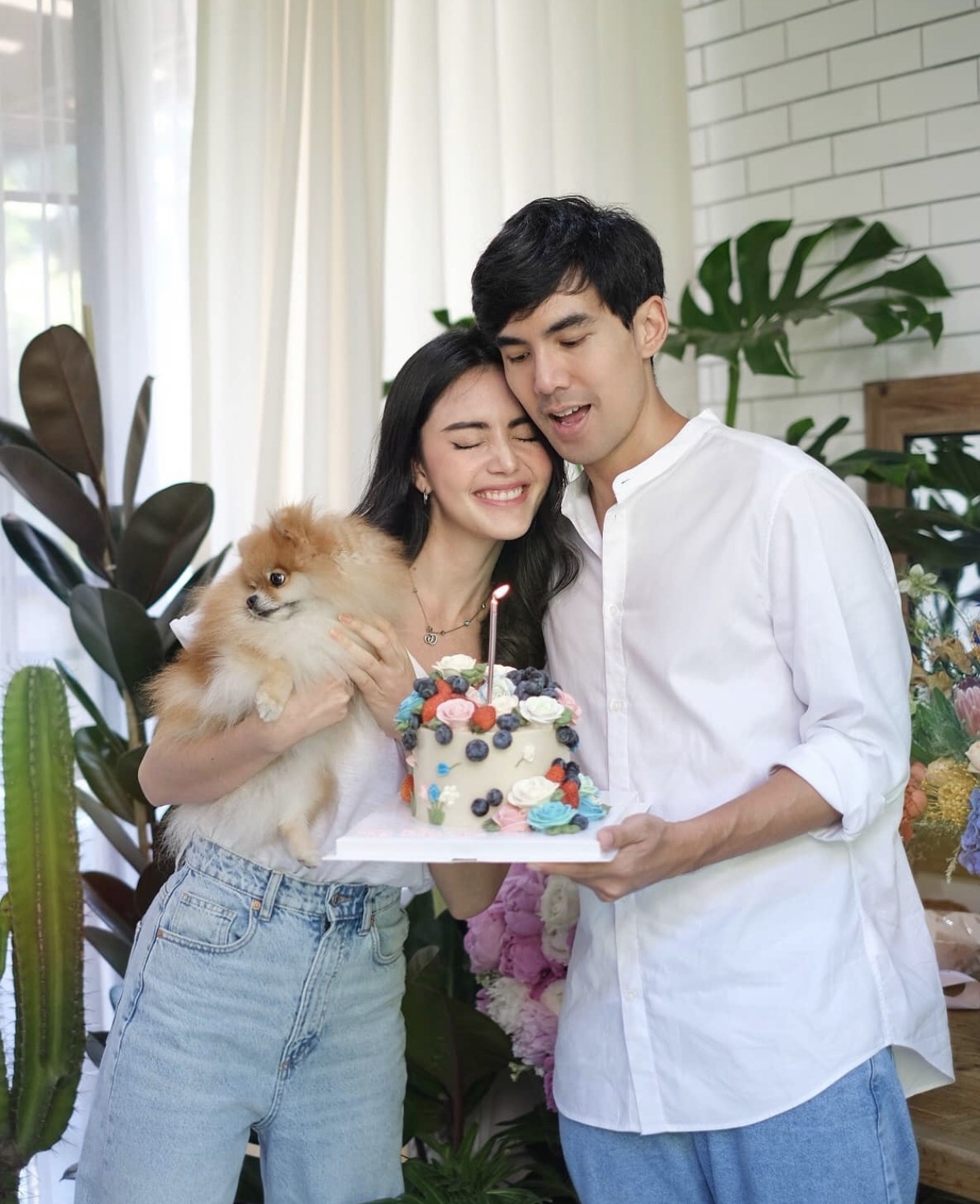 ทั้งหวานทั้งฟิน "เต๋อ ฉันทวิชช์" ยกเค้กเซอร์ไพรส์วันเกิดหวานใจ "ใหม่ ดาวิกา"