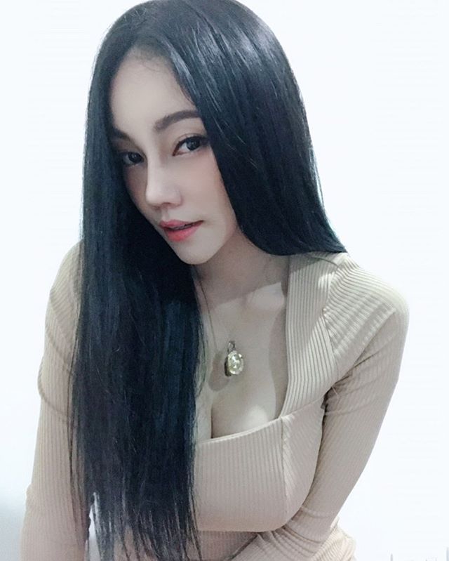"เอ็มมี่ อมลวรรณ" ยอมรับผิดโพสต์ง้อผู้หญิง สัญญาจะไม่คุยกับใครอีกแล้ว "เอ็มมี่ อมลวรรณ" ยอมรับผิดโพสต์ง้อผู้หญิง สัญญาจะไม่คุยกับใครอีกแล้ว