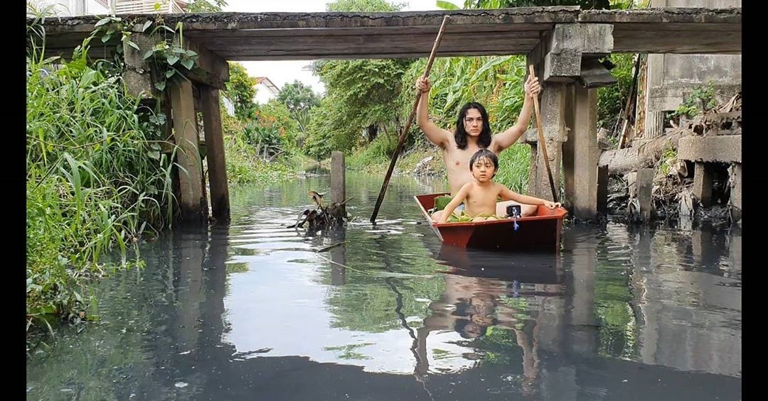 "แน็ก ชาลี" รีวิวแดดเมืองไทย ร้อนจนเท้าเปลี่ยนสี ช่วงนี้หันมารับจ็อบโบกรถขน หิน-ดิน-ปูน