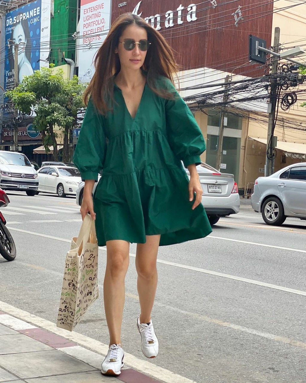 "แอน-เชอรี่" เดินคู่กันออกจากตึก ออร่าความสวยฟุ้งกระจาย แต่ตอนจบหักมุมมาก