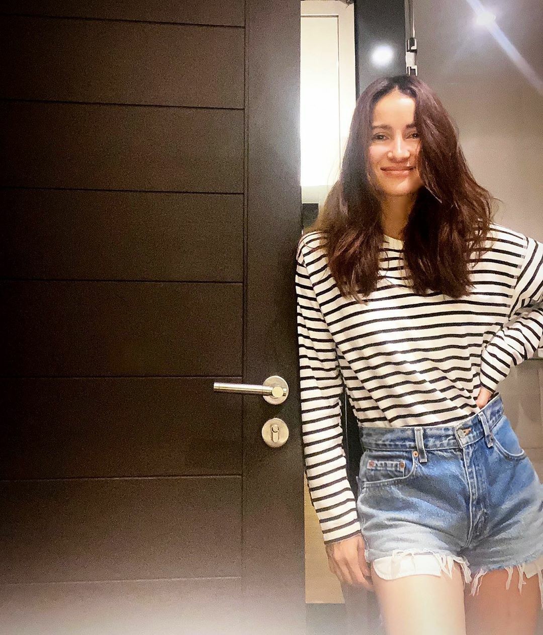 "แอน-เชอรี่" เดินคู่กันออกจากตึก ออร่าความสวยฟุ้งกระจาย แต่ตอนจบหักมุมมาก
