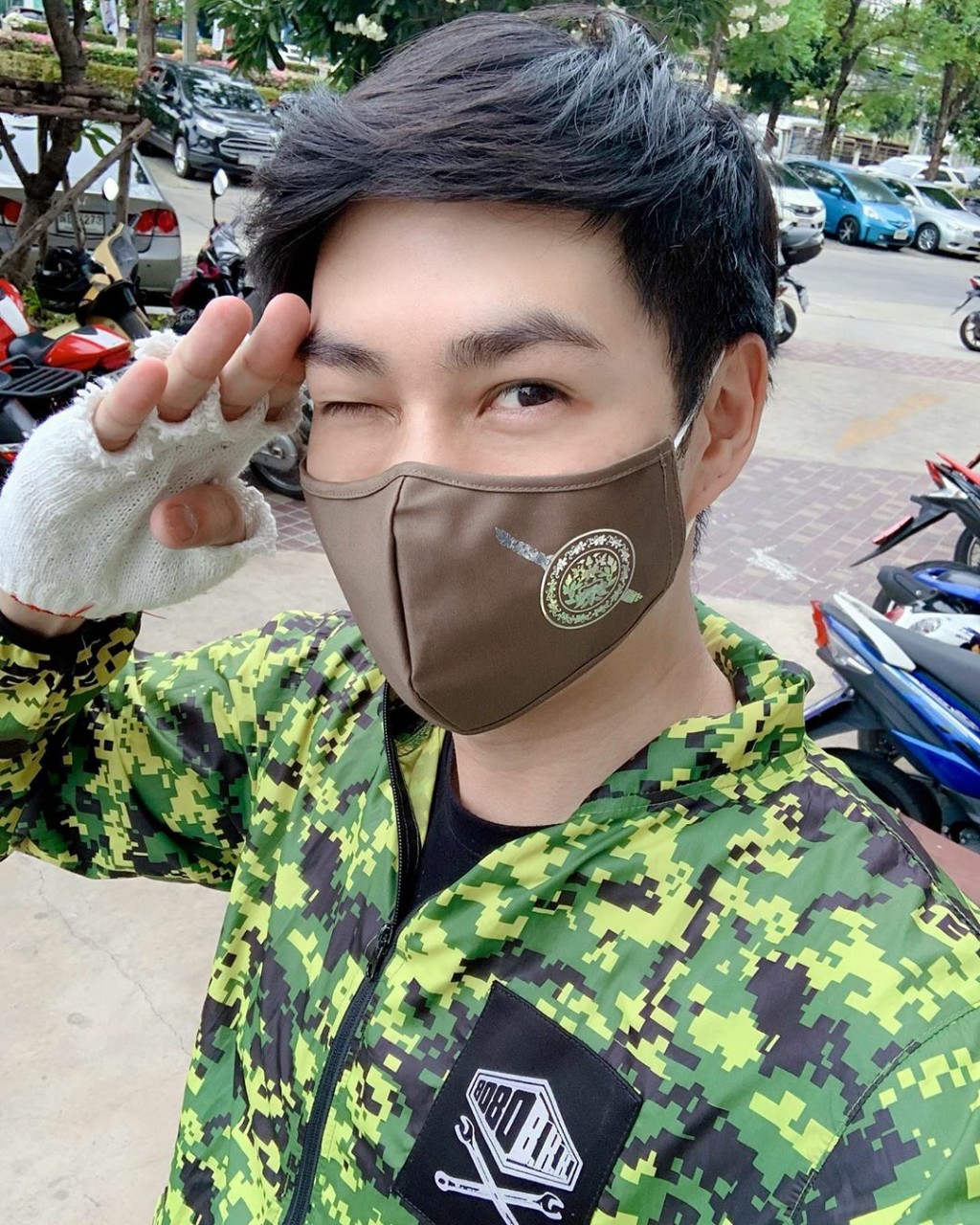 "แอมป์ พีรวัศ" ไม่อายทำกิน ส่งอาหารจนแฟนๆ จำได้ ถูกถามทำไมมาขับแกร็บ "แอมป์ พีรวัศ" ไม่อายทำกิน ส่งอาหารจนแฟนๆ จำได้ ถูกถามทำไมมาขับแกร็บ