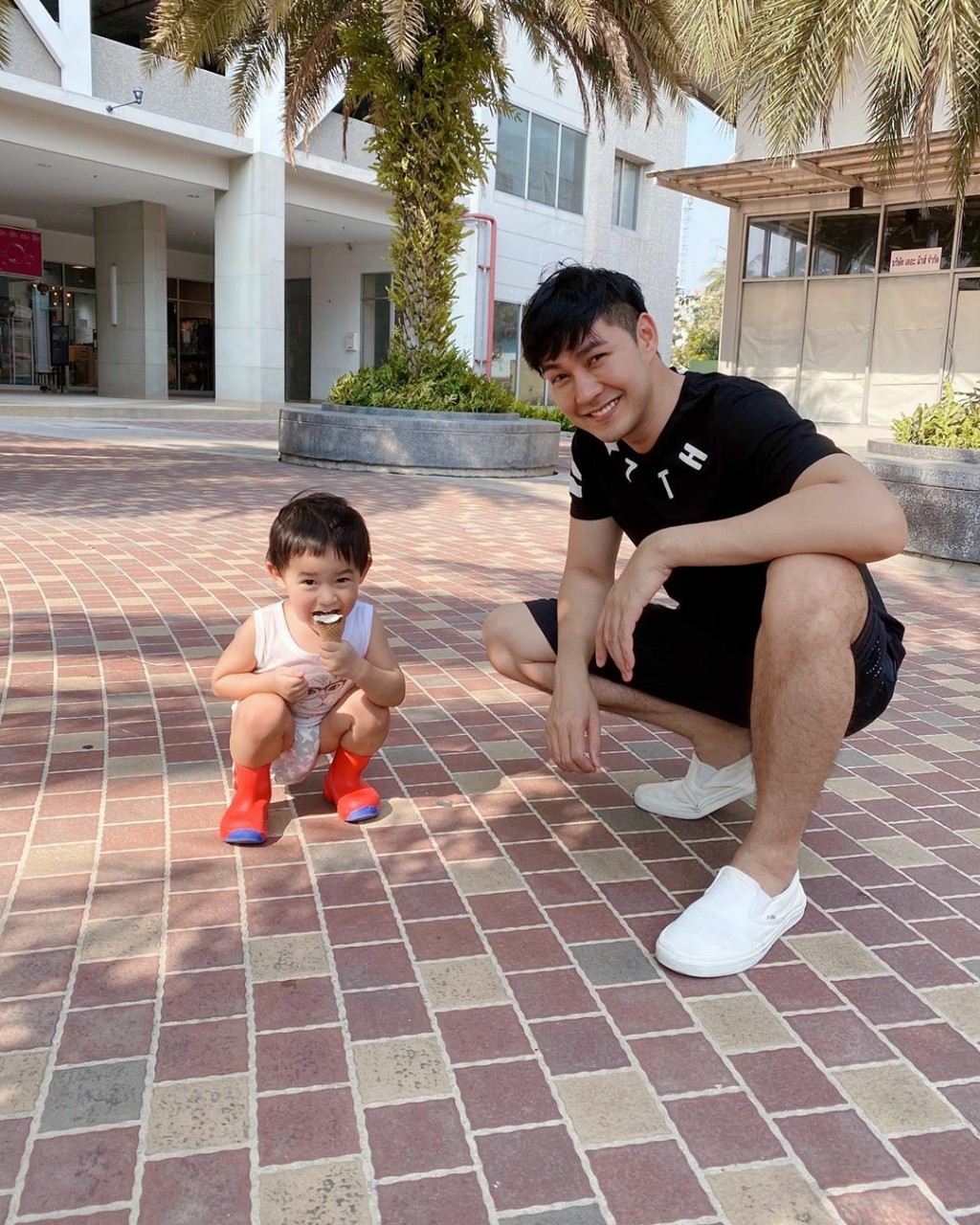 "แอมป์ พีรวัศ" ไม่อายทำกิน ส่งอาหารจนแฟนๆ จำได้ ถูกถามทำไมมาขับแกร็บ "แอมป์ พีรวัศ" ไม่อายทำกิน ส่งอาหารจนแฟนๆ จำได้ ถูกถามทำไมมาขับแกร็บ