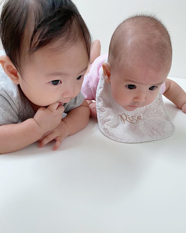 "น้องโนล่า-น้องลิษา" เจอกันครั้งแรก ลูกสาวแม่ๆ แก๊งนางฟ้าน่ารักคูณสอง