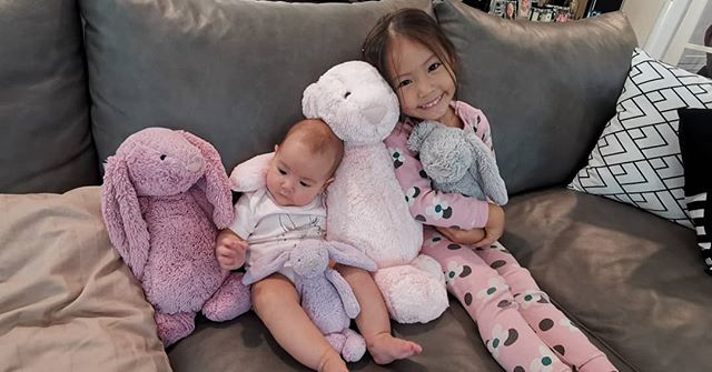 "น้องโนล่า-น้องลิษา" เจอกันครั้งแรก ลูกสาวแม่ๆ แก๊งนางฟ้าน่ารักคูณสอง
