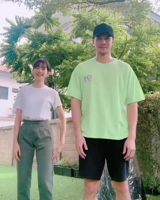 "โบว์ เมลดา" ชวน "มิกค์ ทองระย้า" เต้นท่าโยกเอว อุ๊ย! มีคนเก็บอาการเขินไม่อยู่