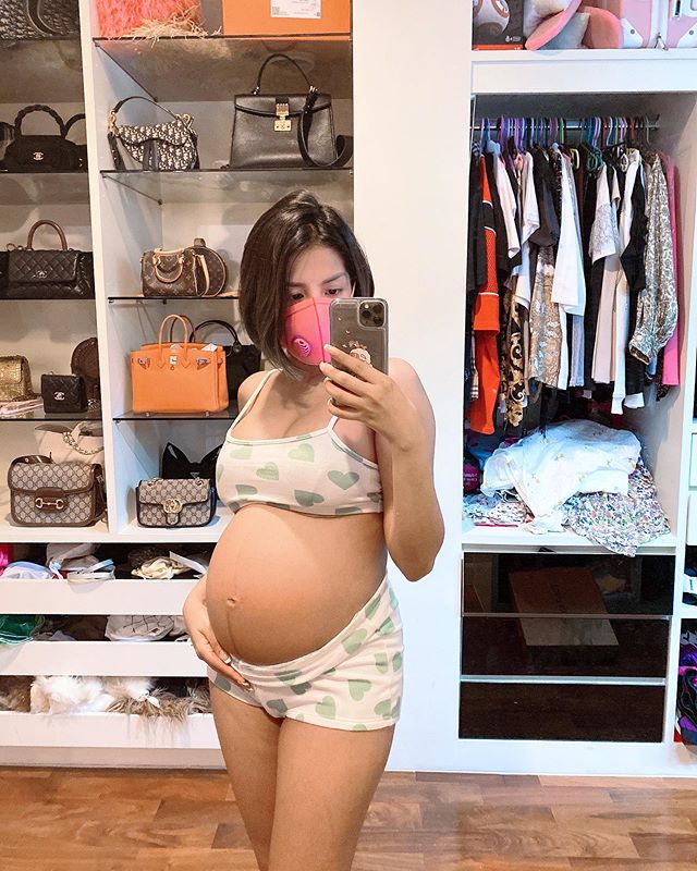 "ใบเตย" เผยภาพท้อง 6 เดือน ในชุดคลุมท้องสุดแซ่บ อัปเดตลูกสาวดิ้นไม่หยุด
