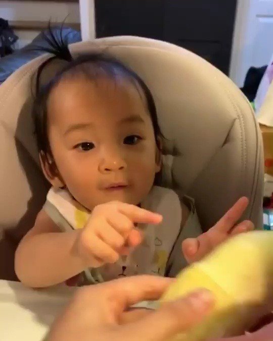 "น้องเมดา" กินทุเรียนครั้งแรก เคี้ยวแก้มตุ่ย ไม่พูดไม่จาเลย